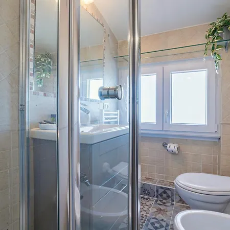 Isotta - Chic Flat With A Natural View Of *