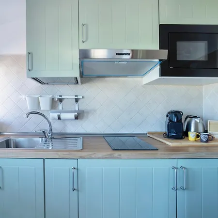 Isotta - Chic Flat With A Natural View Of