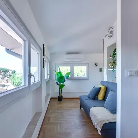 Isotta - Chic Flat With A Natural View Of Daire *