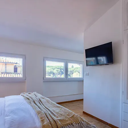 Isotta - Chic Flat With A Natural View Of Roma